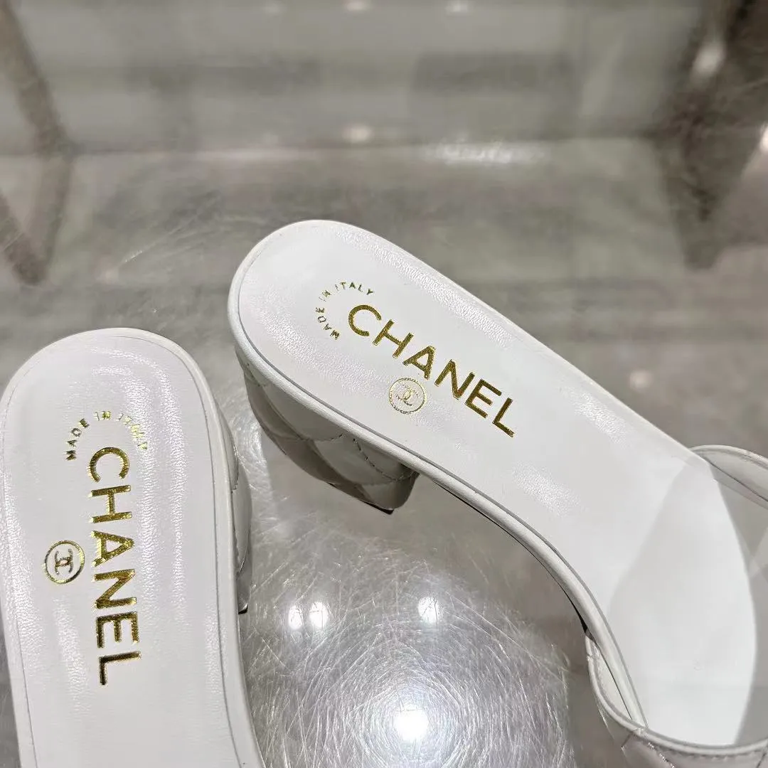 👟👟Ex-factory price 520👟👟 𝐂𝐇𝐀𝐍𝐄𝐋★Xiaoxiang New Spring and Summer Products Counter new sandals, electric embroidered Lingge’s classic elements that will never fade away 💋Showing a unique style, too beautiful to say, a must-have in summer... Upper: imported sheepskin/knitted fabric Lining: mixed sheepskin Heel height: 5cm Outsole: Italian leather outsole Shoe size: 35-39 (customized items of 40, 41 and 42 are not returnable or exchangeable)